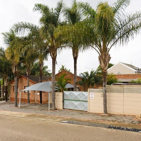 Rainbow Guest House And Tours Uitenhage Exteriör bild