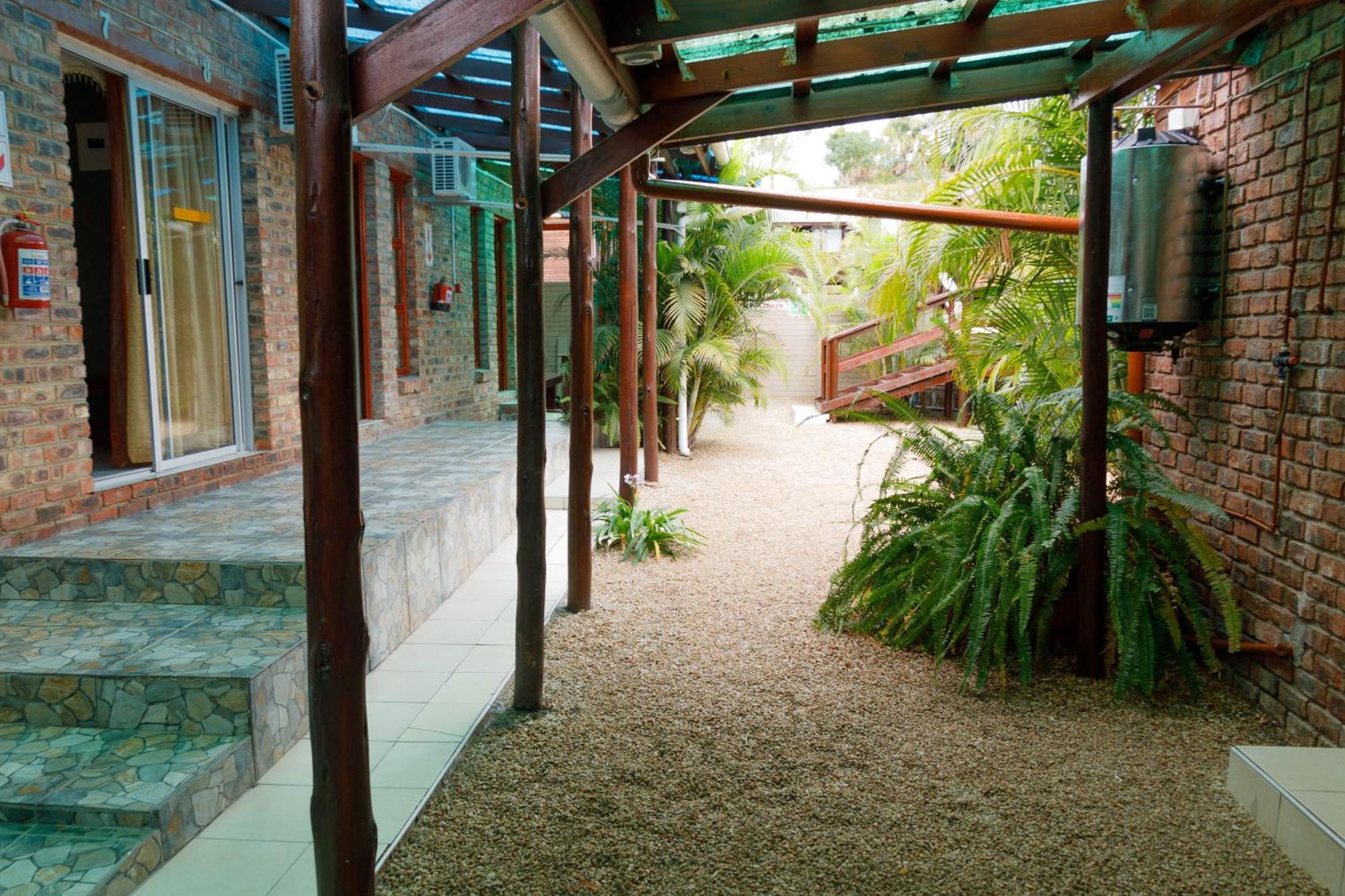Rainbow Guest House And Tours Uitenhage Exteriör bild